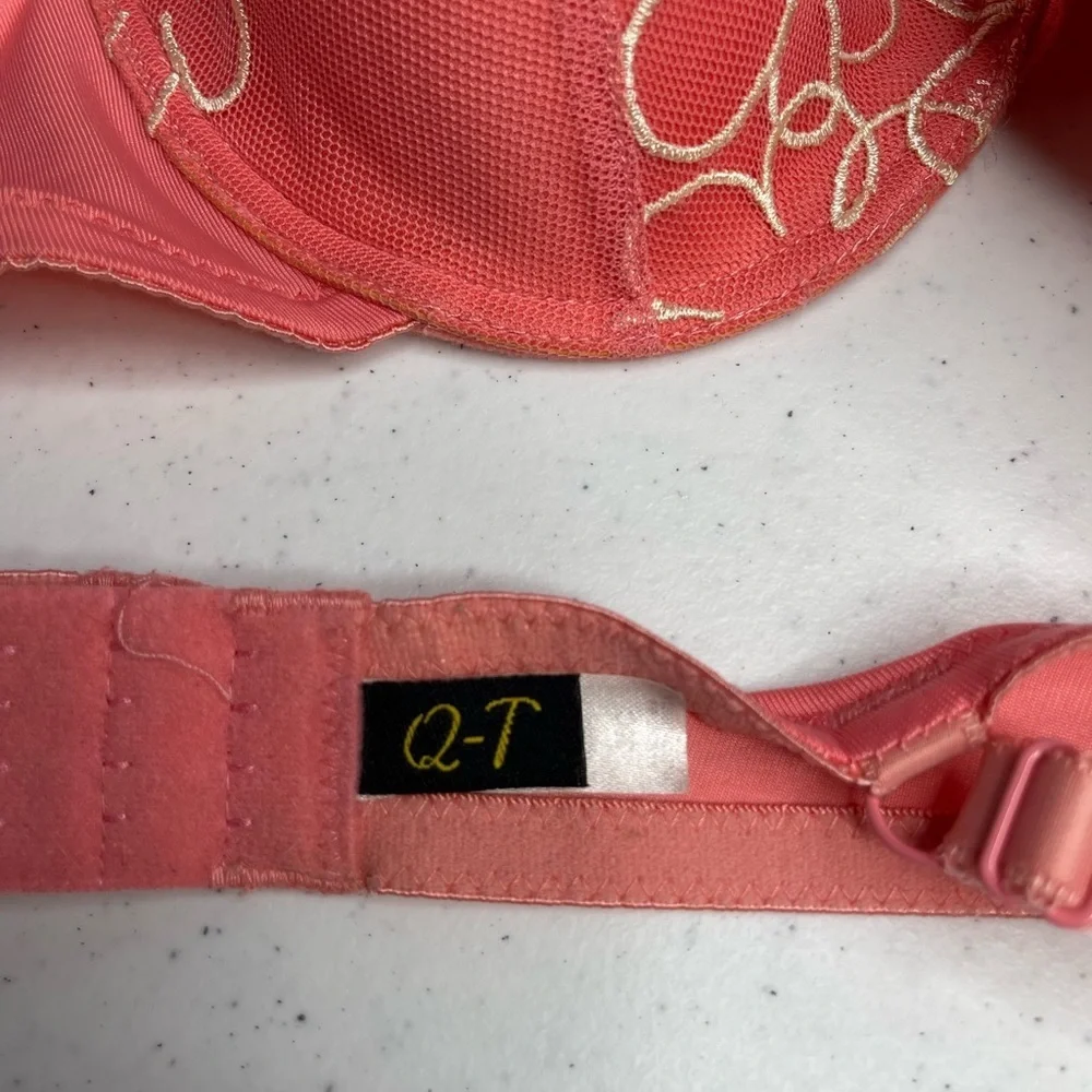 QT VNTG lace floral embroidered peach colored padded bra 36C pinup/rockabilly